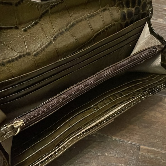 Olive Green Genuine Leather Croc Embossed Wallet🖤 - Picture 7 of 13